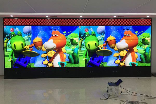 一套完整的液晶拼接屏方案該如何配置？