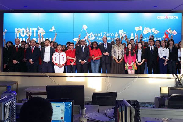 拼接屏怎么實現(xiàn)拼接顯示的？