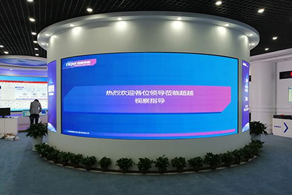 室內(nèi)選擇P3LED顯示屏好還是拼接屏好？