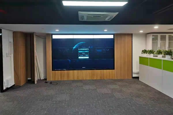 液晶拼接屏與OCB小間距LED顯示屏有什么區(qū)別？