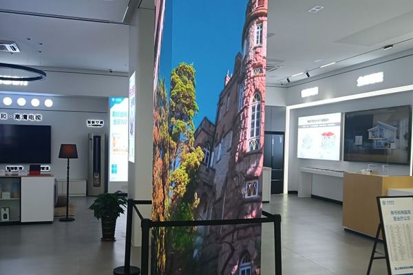 中國移動(dòng)深圳某營(yíng)業(yè)廳 - 柱子LED全彩屏