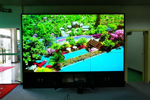 多媒體會議室用投影機好，還是液晶拼接屏好？