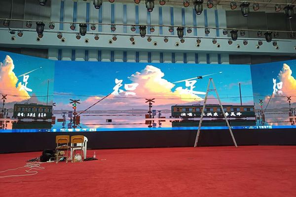 大型會(huì)場(chǎng)的大屏幕需要多大尺寸 ？