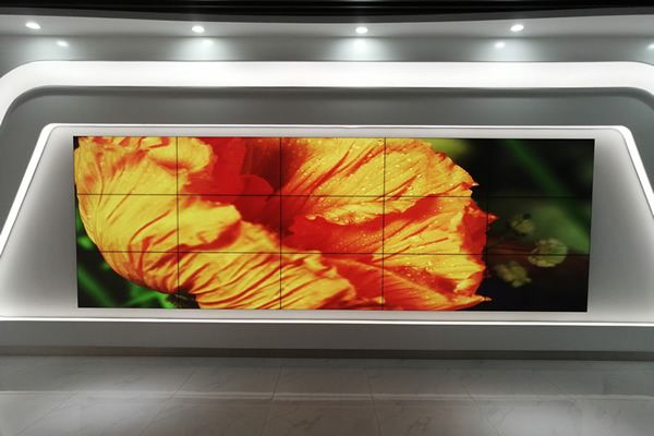 網(wǎng)絡(luò)直播間背景墻用液晶拼接屏好，還是LED顯示屏好？