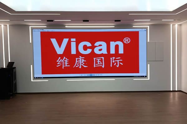 100平方的會(huì)議室屏幕尺寸要做多大？