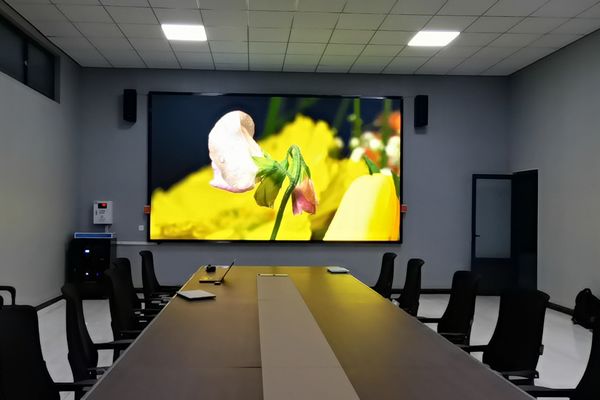 會(huì)議室用LED屏幕還是拼接屏幕好？