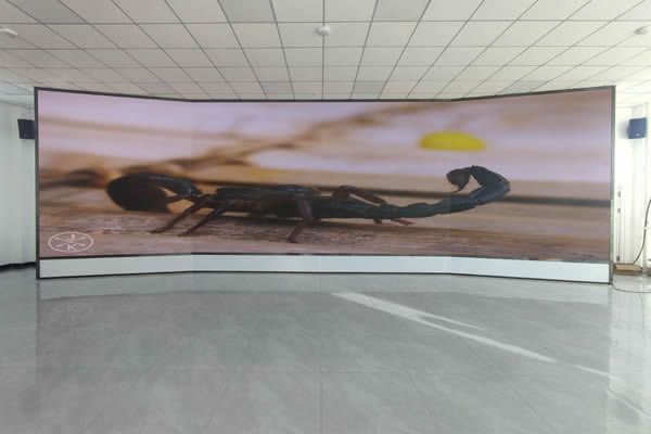 酒店大廳用LED顯示屏還是液晶拼接屏好？