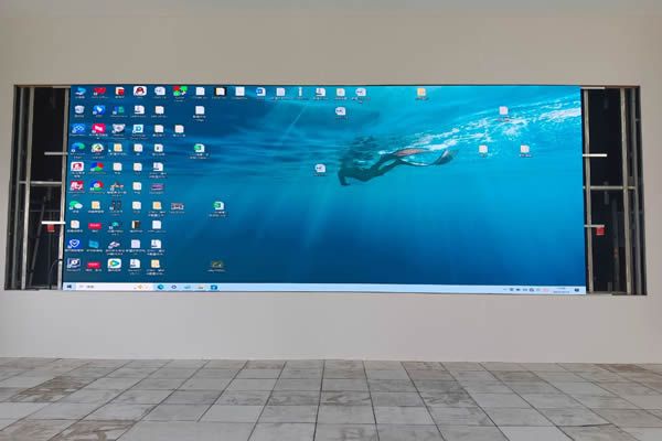 COB顯示屏與傳統(tǒng)的LED顯示屏有什么區(qū)別？